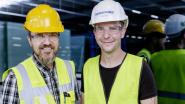 Hermann Josef Blaeser vom Facility Management bei Saint Gobain und Thomas Leiner vom Intercomp koordinierten die Installation der Anlage während des laufenden Betriebes. Das einfache Handling und die Flexibilität der Lösung haben sie überzeugt. Die Umrüstung einer weiteren Halle ist bereits beauftragt. Foto: Christoph Meinschäfer