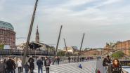 An prominenter Stelle hat Hamburg eine neue Hafenpromenade bekommen: Sie verbindet die St. Pauli Landungsbrücken mit der Speicherstadt. Foto: Martin Zitzlaff
