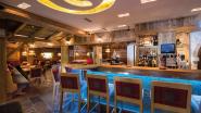 Hotel Solaria Bar mit LED-Deckenbeleuchtung